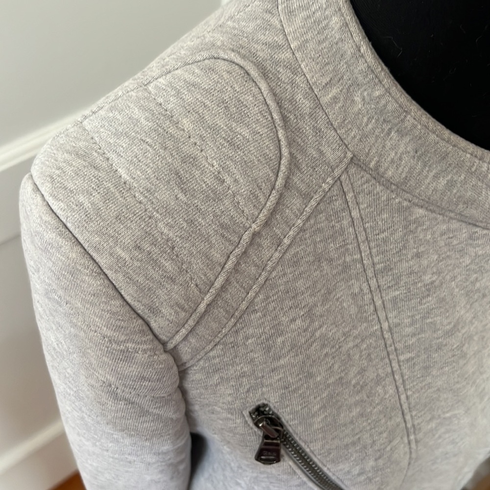 Gap Jacket 🤍 - Picture 4 of 12